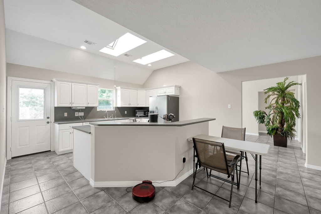 12102 Mustang Avenue - Photo 9