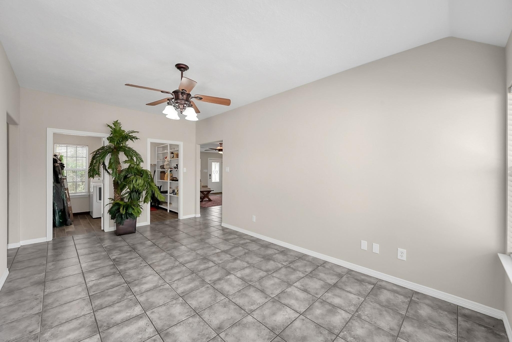 12102 Mustang Avenue - Photo 7