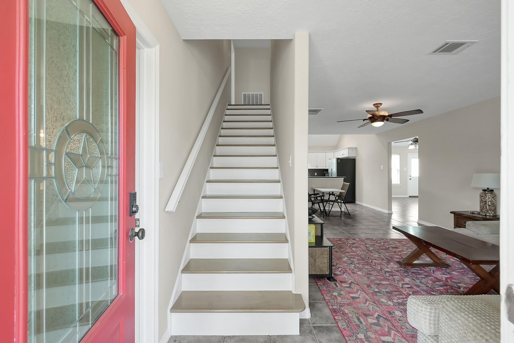 12102 Mustang Avenue - Photo 3