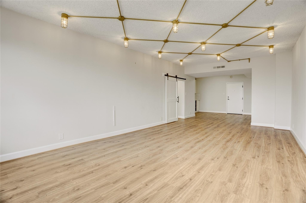 1400 Hermann Drive - Photo 5