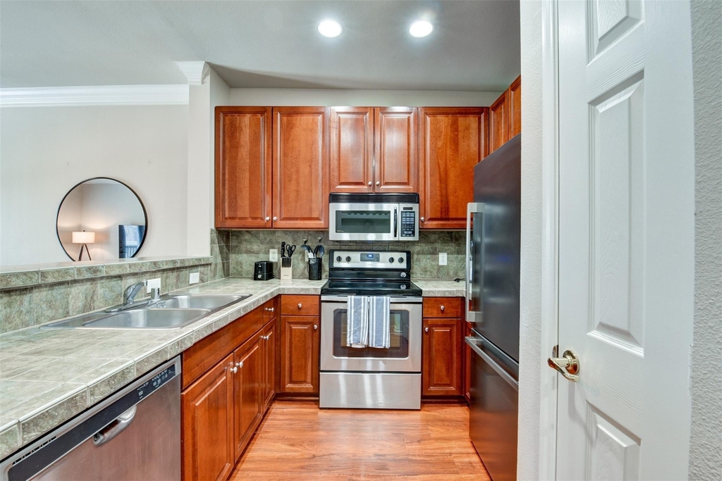 2400 Mccue Road - Photo 7