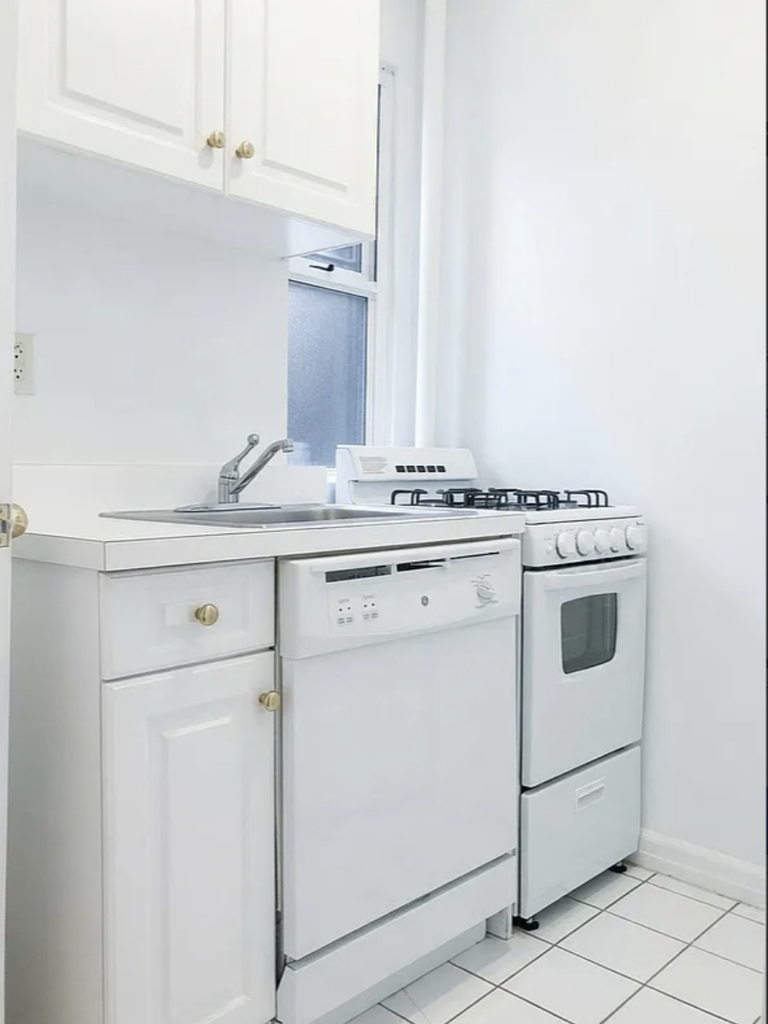  East 81st Street - Photo 1