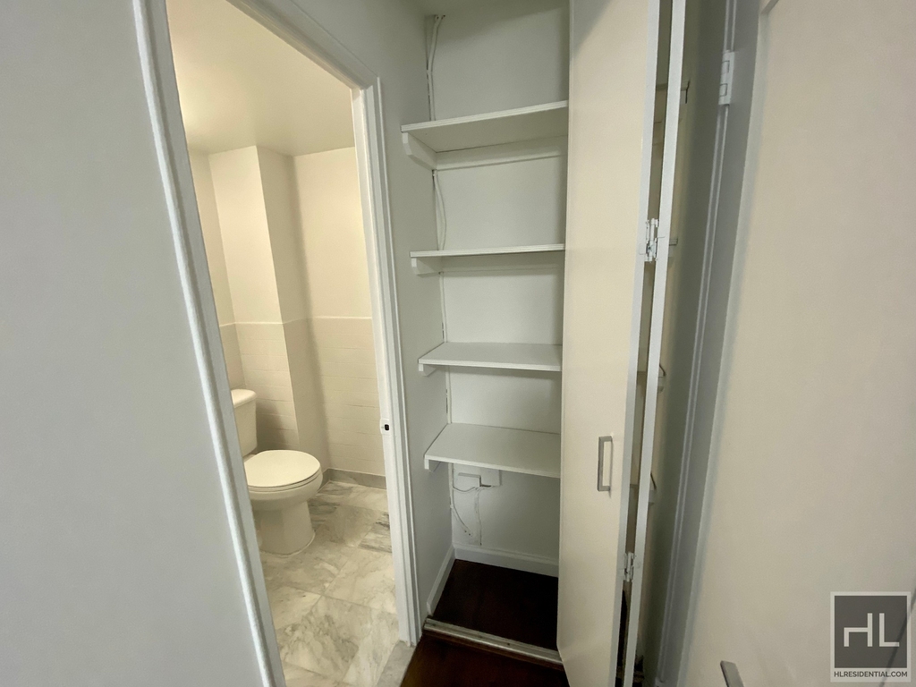 E 16 St - Photo 3