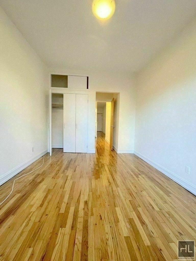 East 84 Street - Photo 1