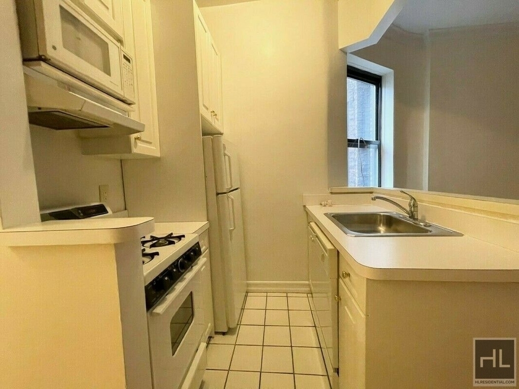 East 84 Street - Photo 2