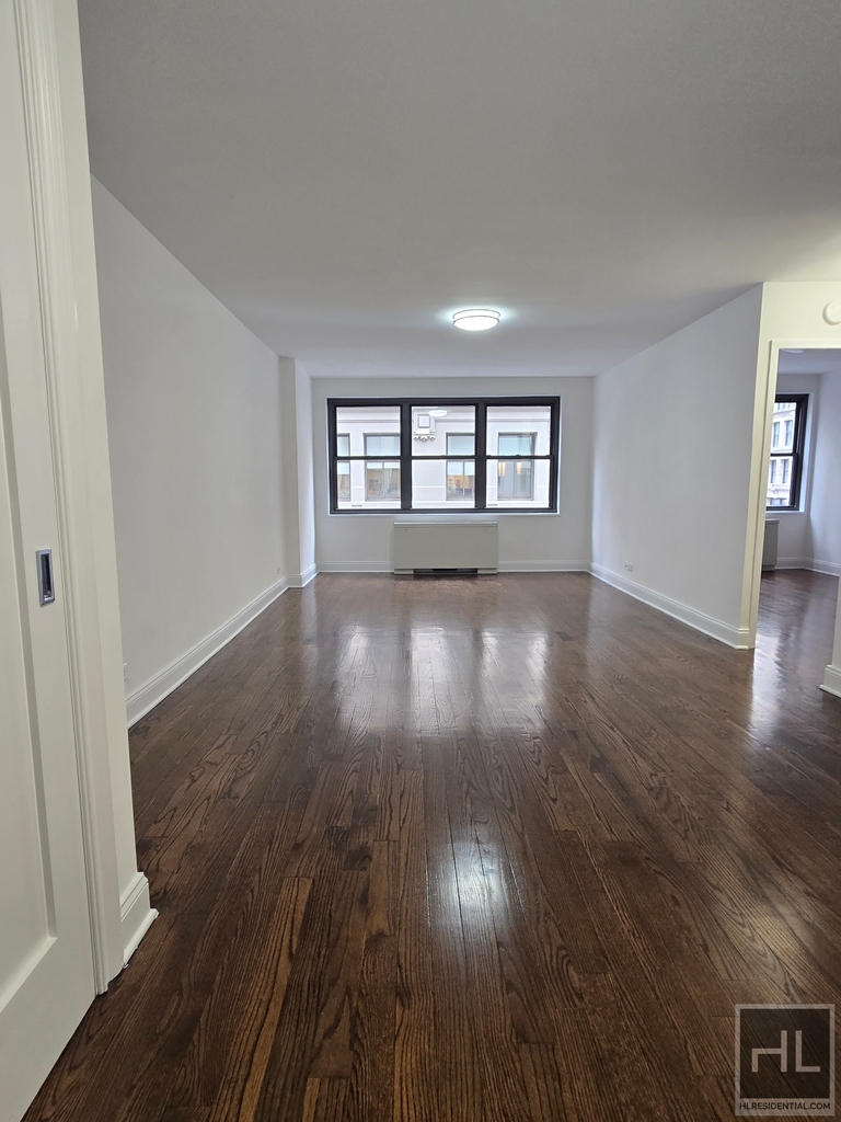 5 Avenue - Photo 4