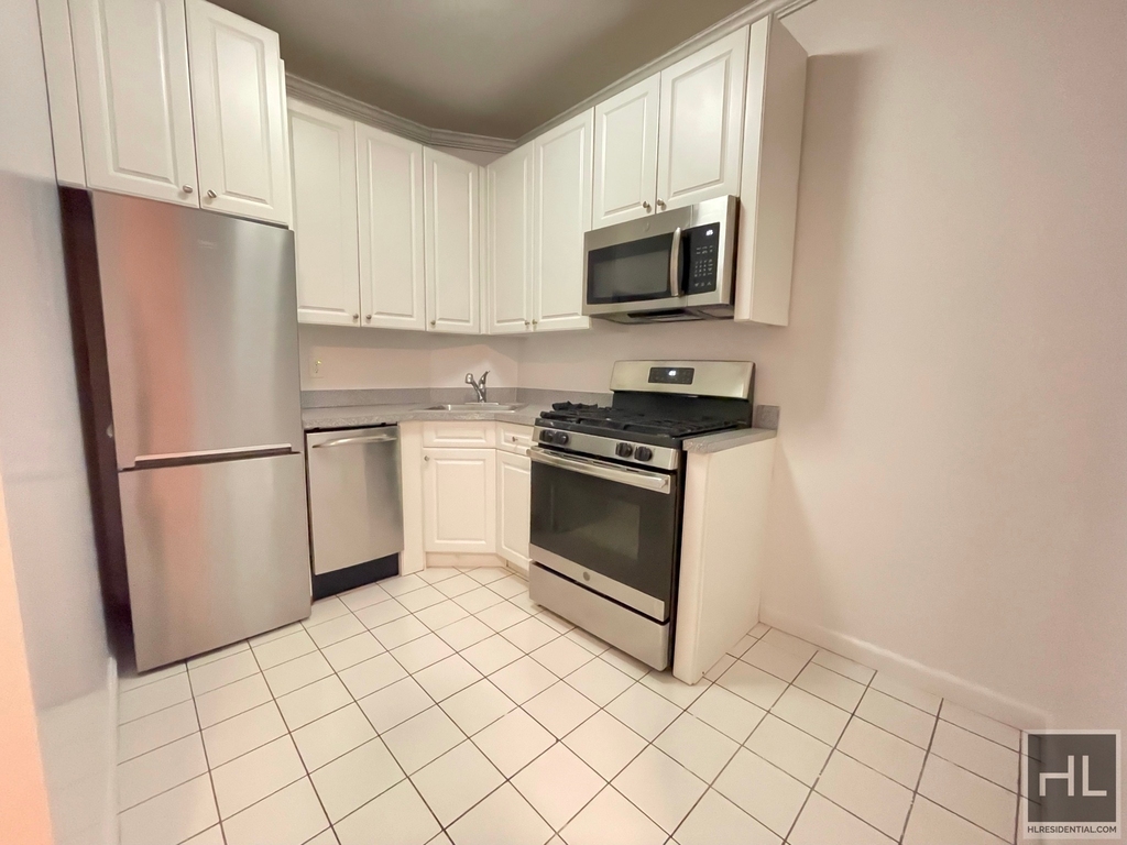 East 80 Street - Photo 0