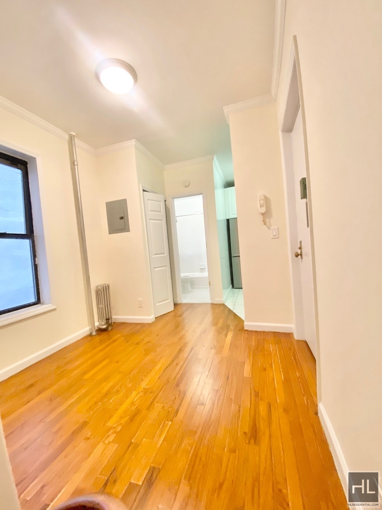 East 80 Street - Photo 2