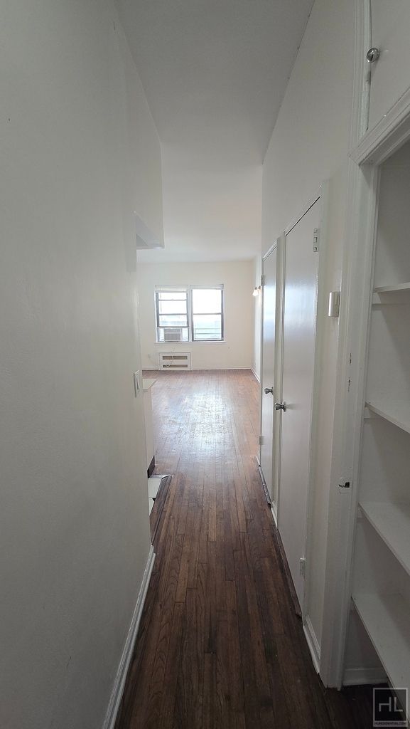 East 83 Street - Photo 1