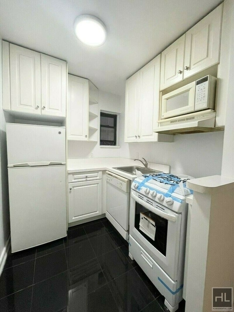 East 84 Street - Photo 2