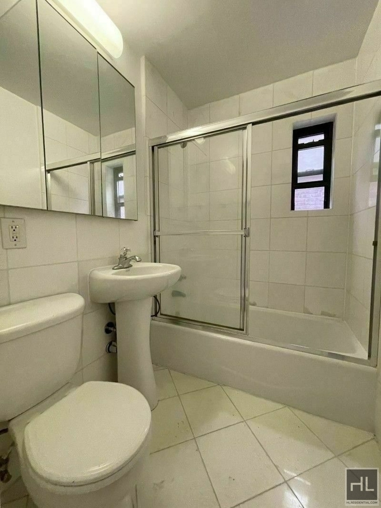 East 84 Street - Photo 3