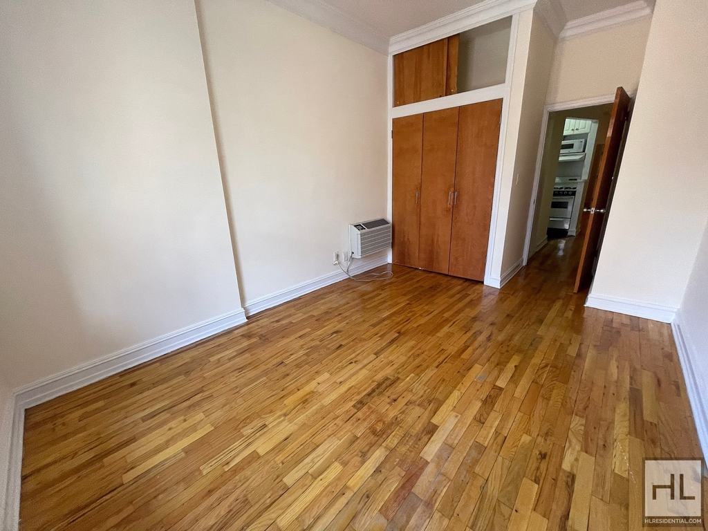 East 84 Street - Photo 3
