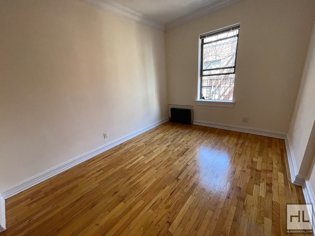 East 84 Street - Photo 4
