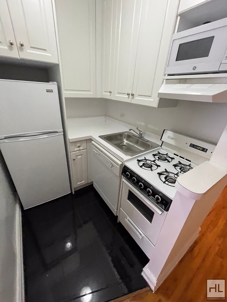 East 84 Street - Photo 2