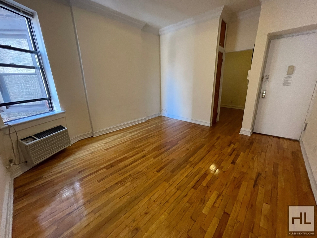 East 84 Street - Photo 1