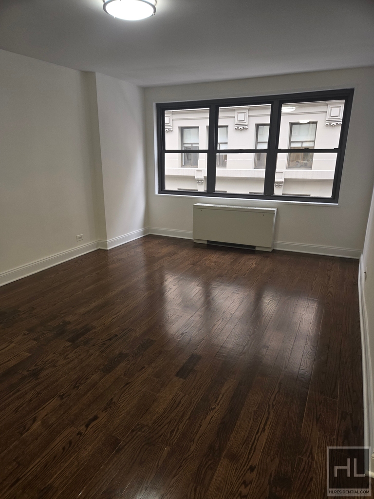 5 Avenue - Photo 2