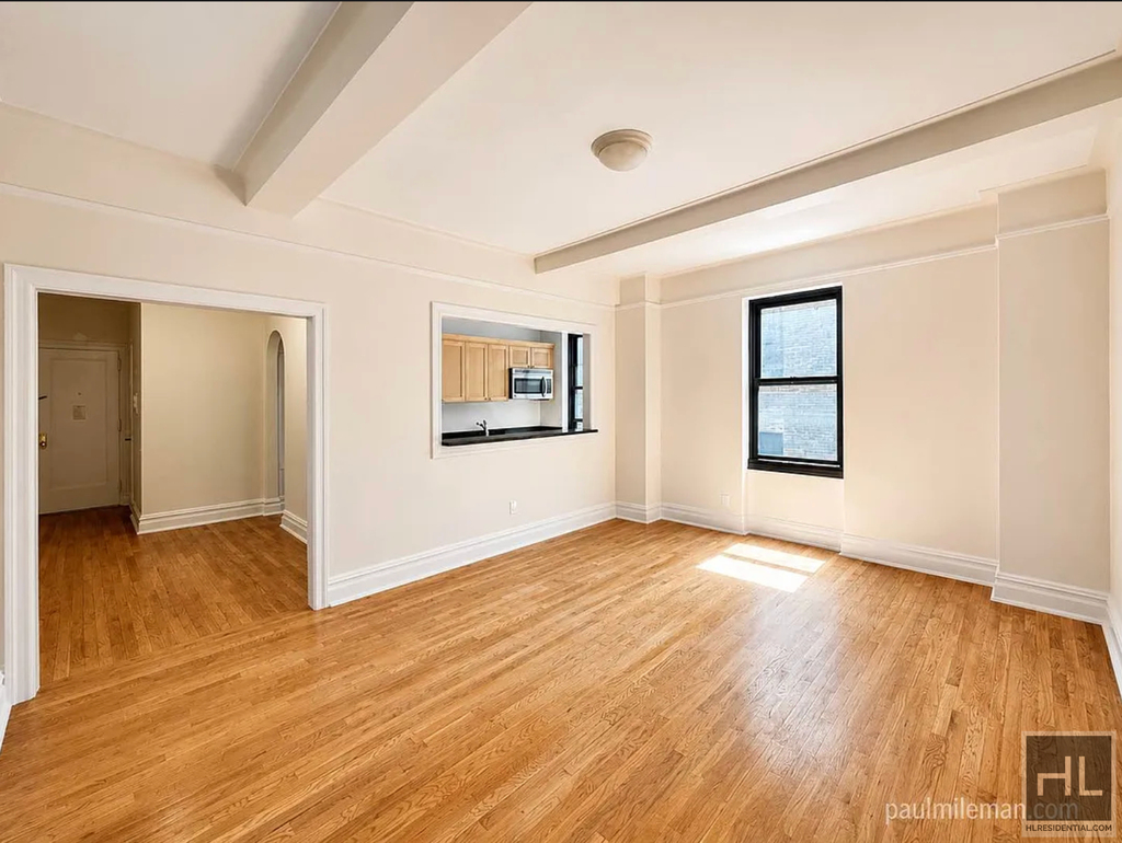 Second Avenue - Photo 0