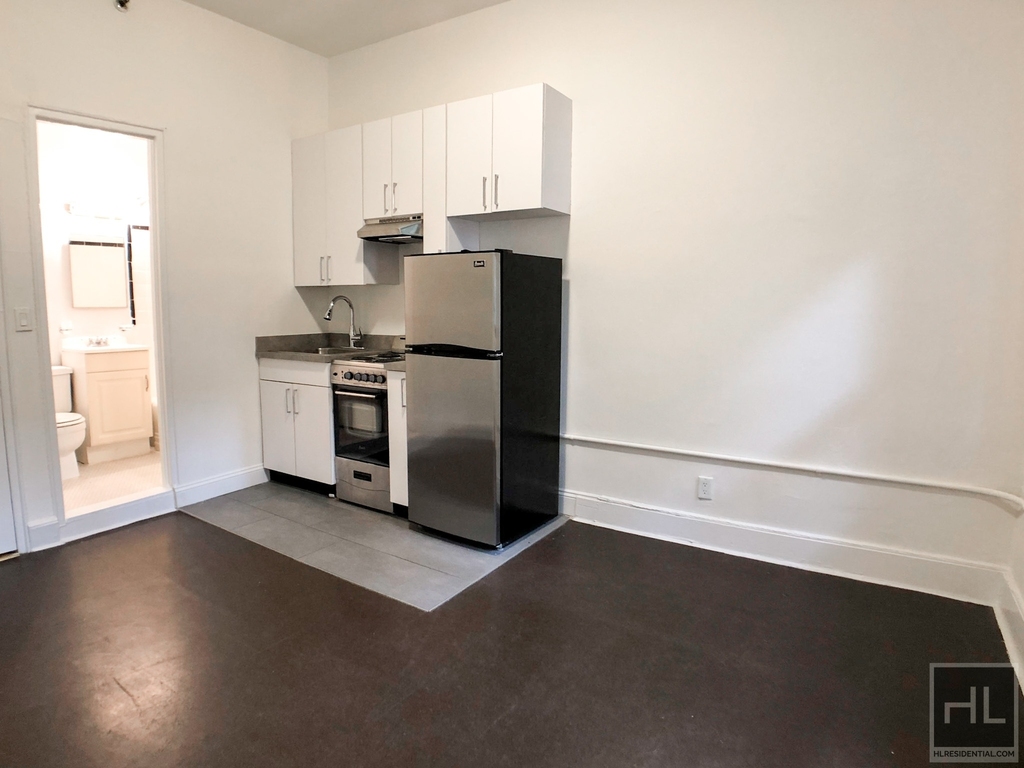 Second Avenue - Photo 1