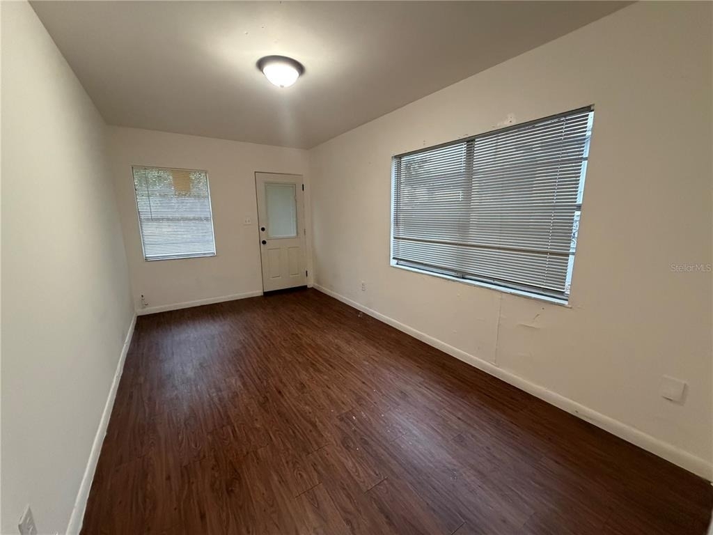2107 S Mills Avenue - Photo 2