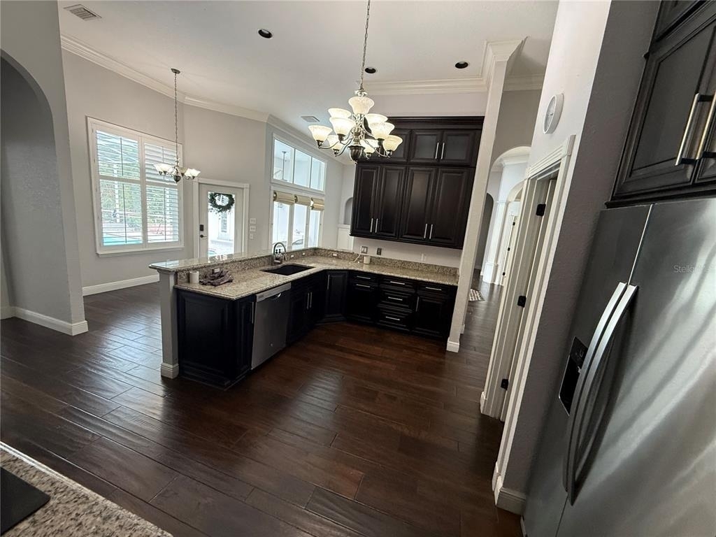 325 Leslie Lane - Photo 8