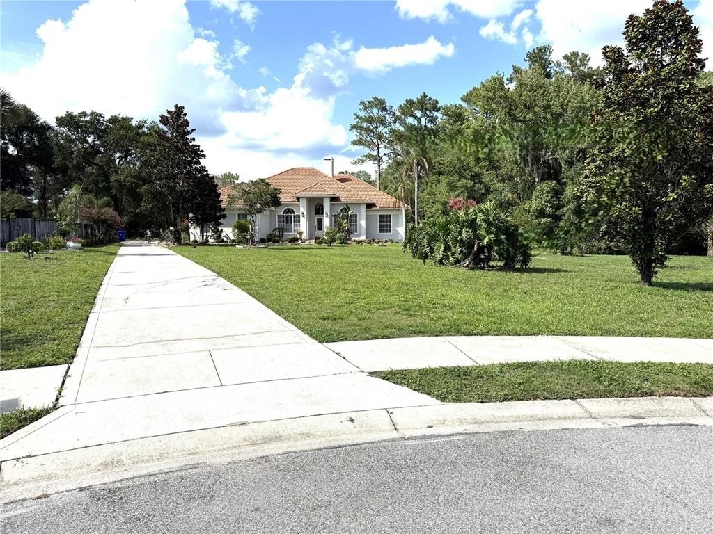 325 Leslie Lane - Photo 0