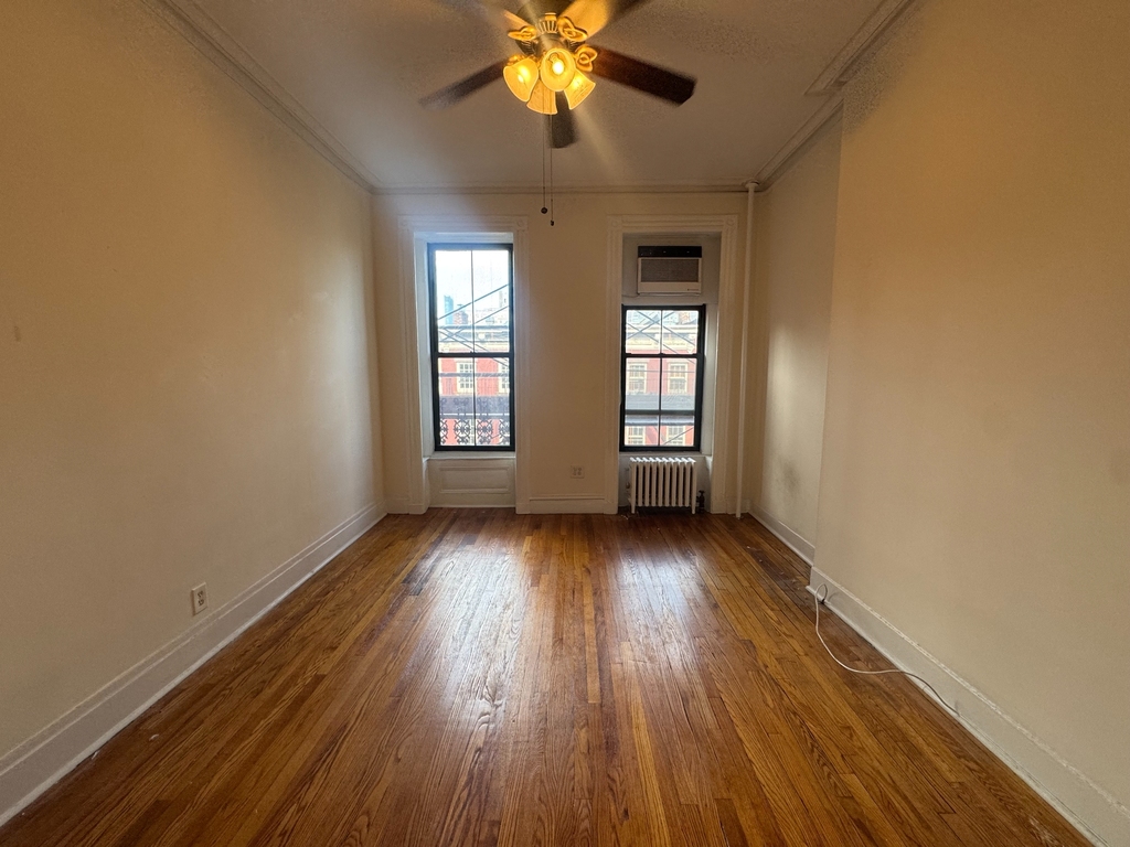 200 West 10th Street - Photo 0