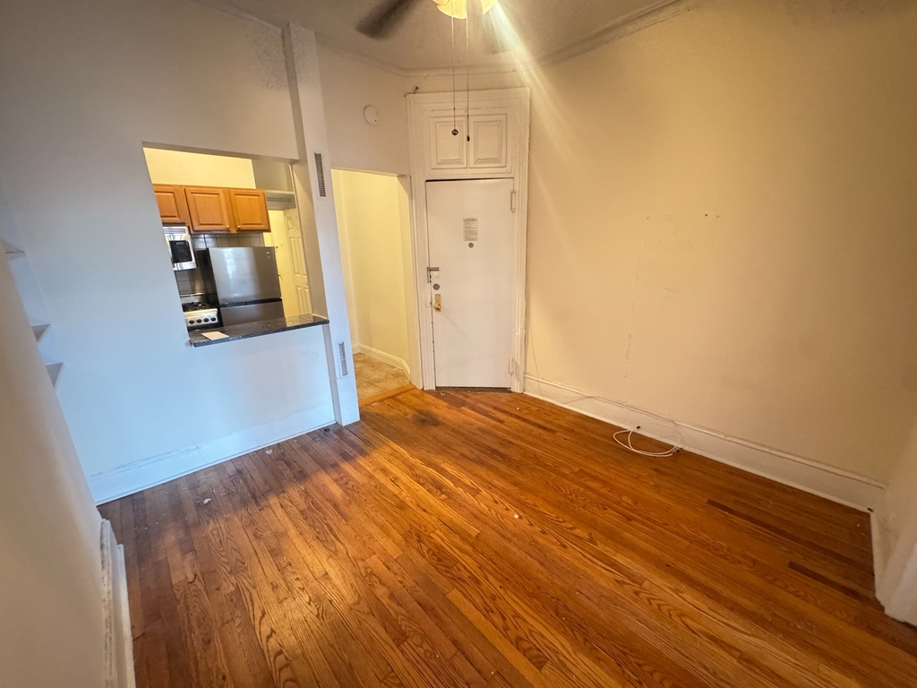 200 West 10th Street - Photo 3