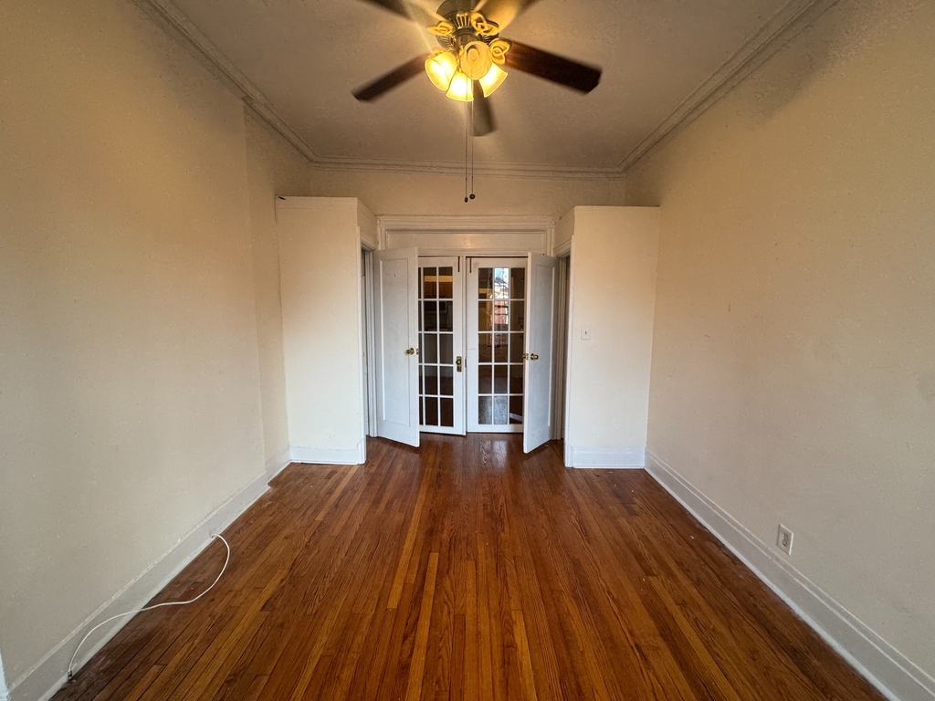 200 West 10th Street - Photo 1