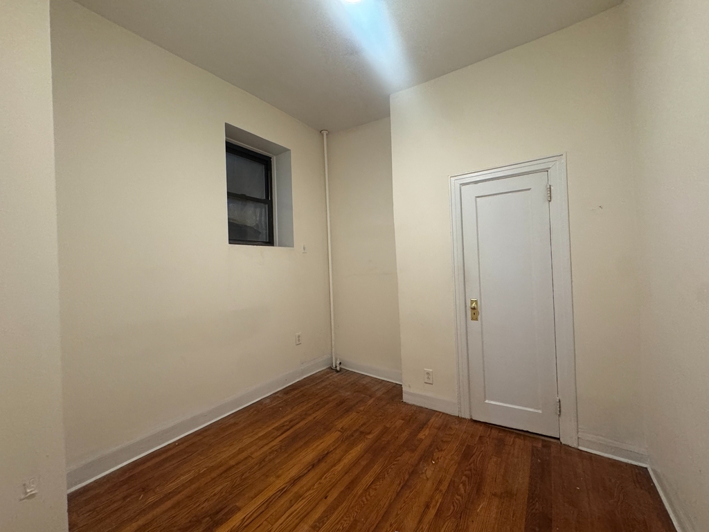 200 West 10th Street - Photo 4