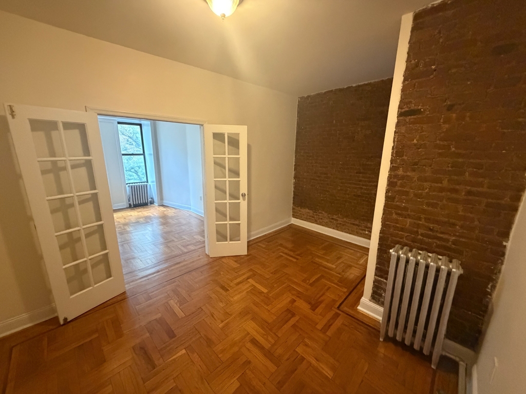 East 12th Street - Photo 5