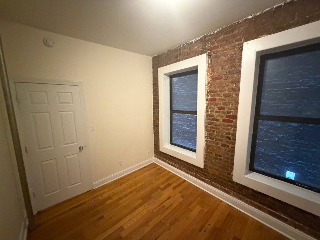 East 12th Street - Photo 4