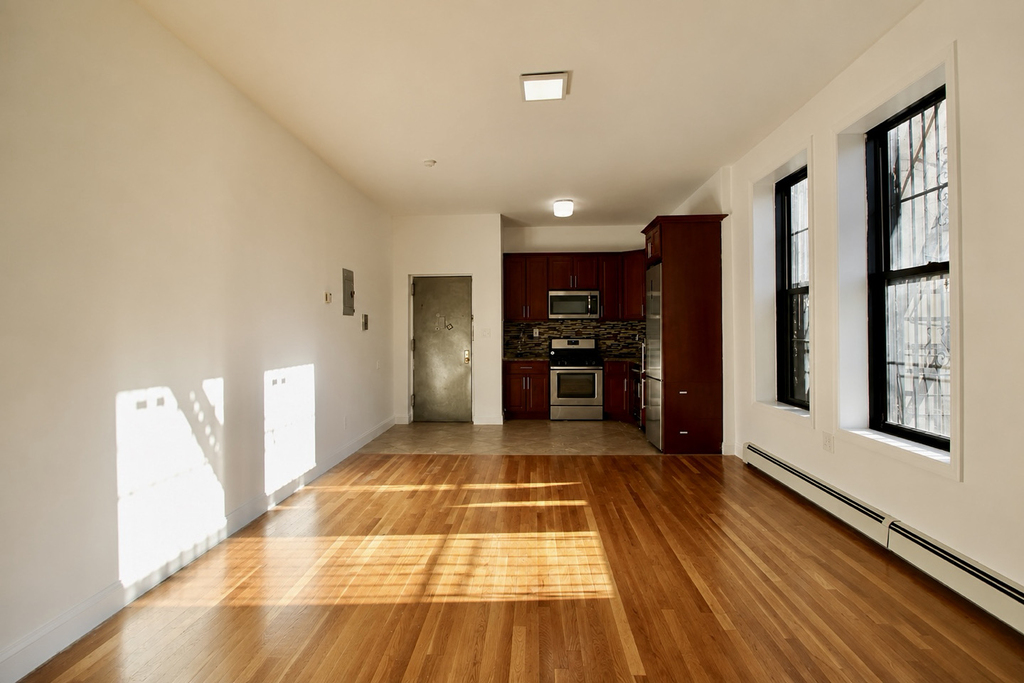 460 Throop Avenue - Photo 4