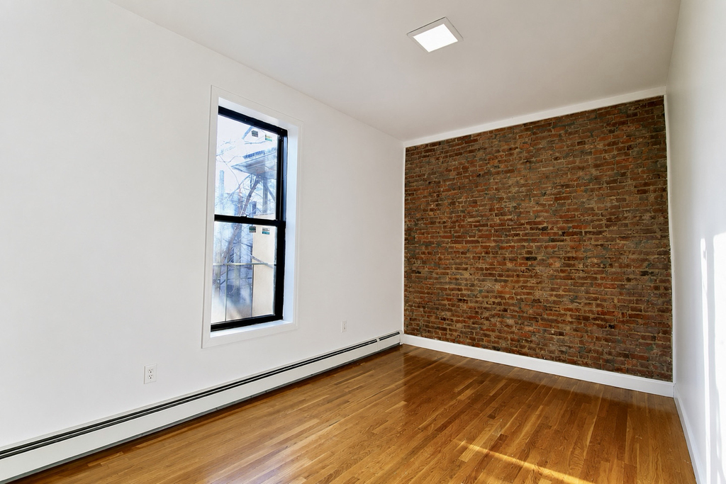 460 Throop Avenue - Photo 3