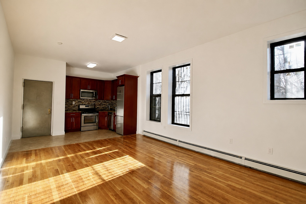 460 Throop Avenue - Photo 5
