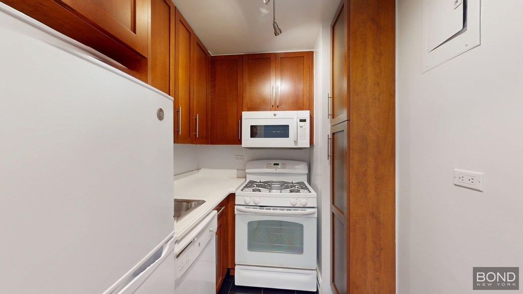 888 Eighth Avenue - Photo 1