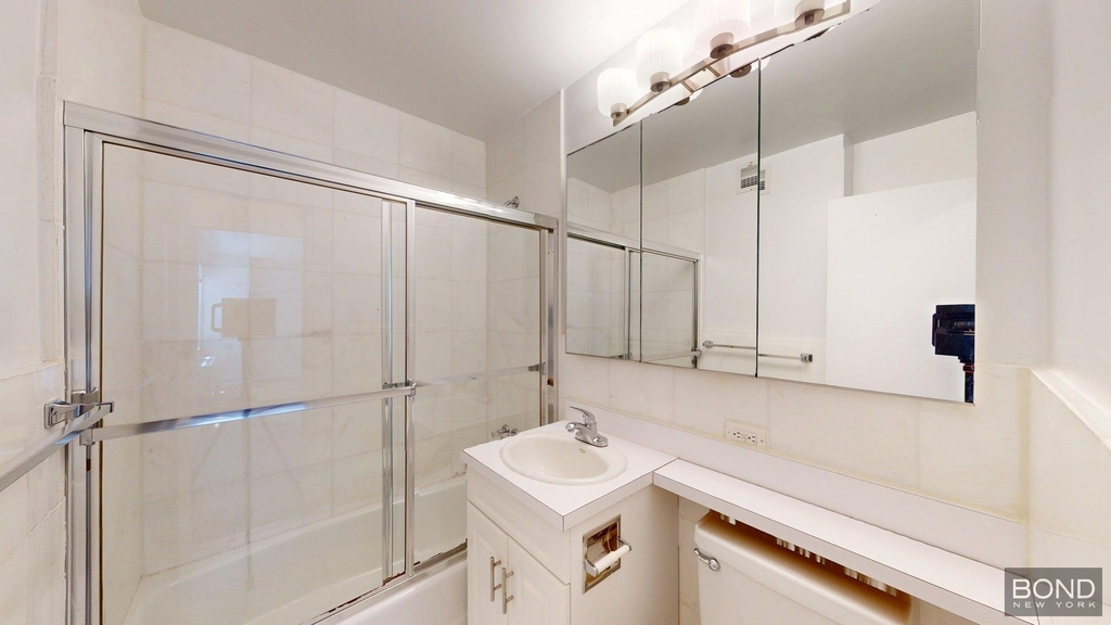 888 Eighth Avenue - Photo 2