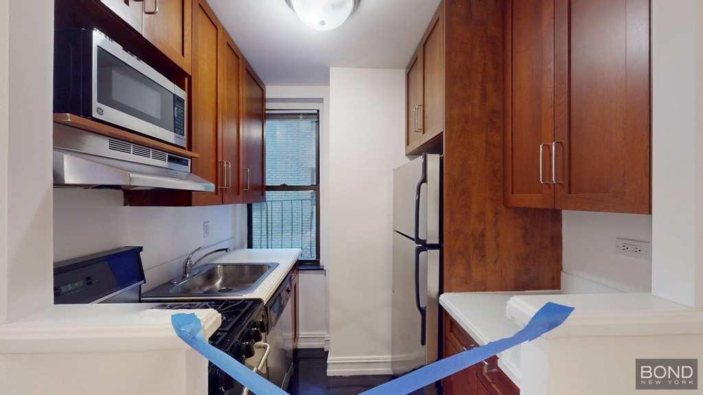 235 East 46th Street - Photo 1