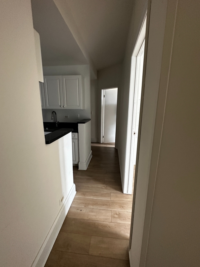 West 34th Street - Photo 11