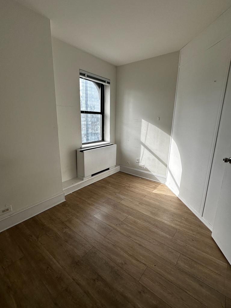 West 34th Street - Photo 5