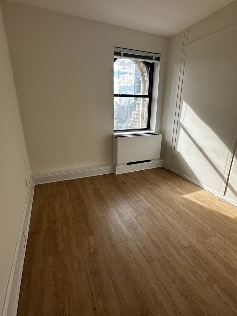 West 34th Street - Photo 0