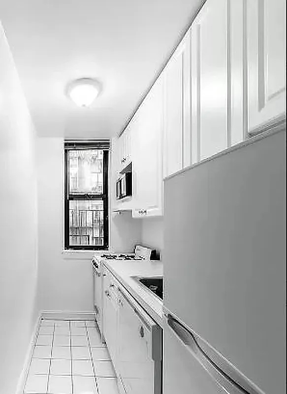 426 East 81st Street - Photo 3