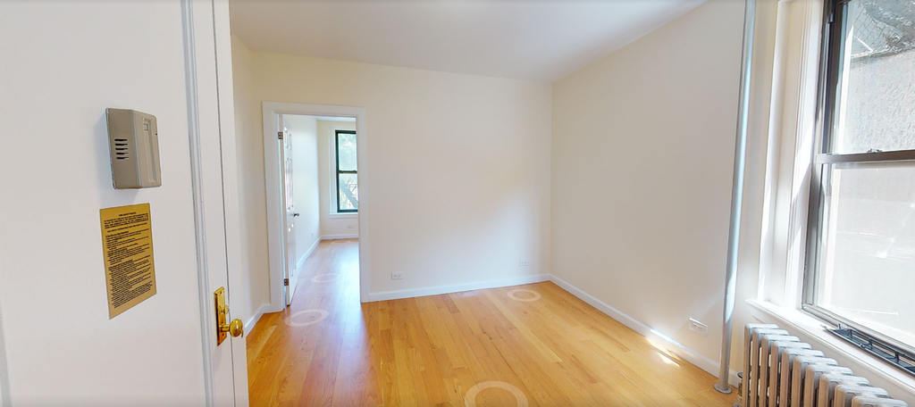 17 Greenwich Avenue - Photo 2