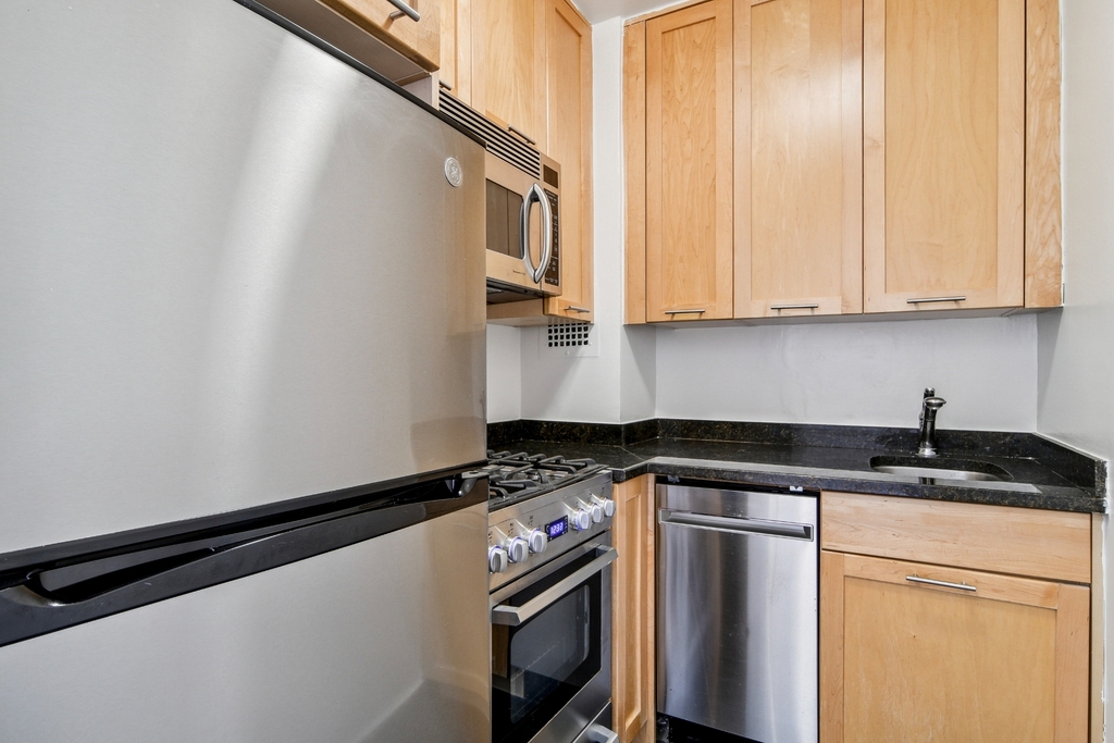 East 36th Street - Photo 4