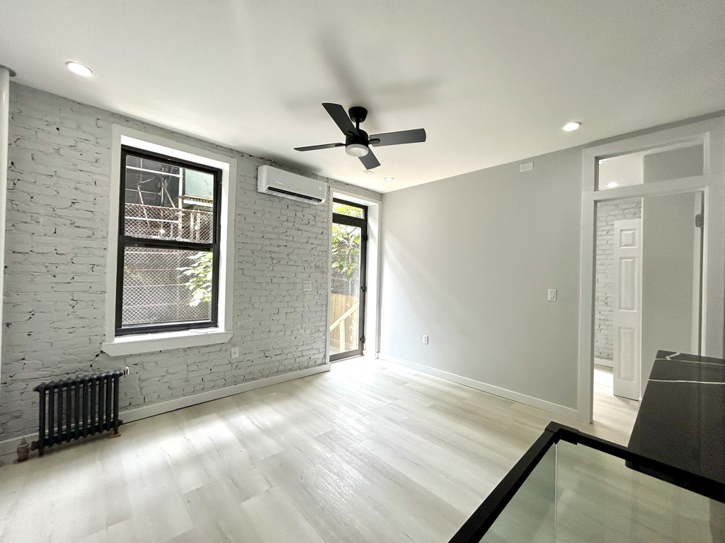 Stanton Street - Photo 11
