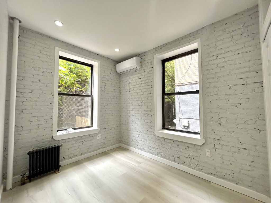 Stanton Street - Photo 3