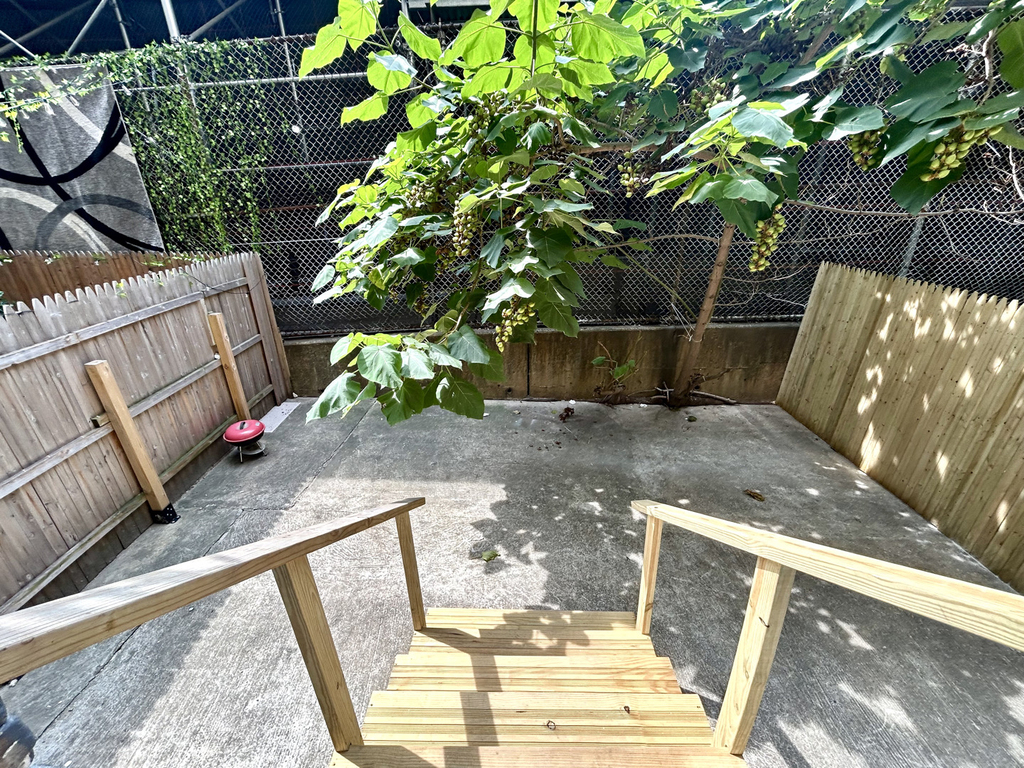 Stanton Street - Photo 8