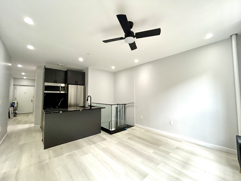 Stanton Street - Photo 10