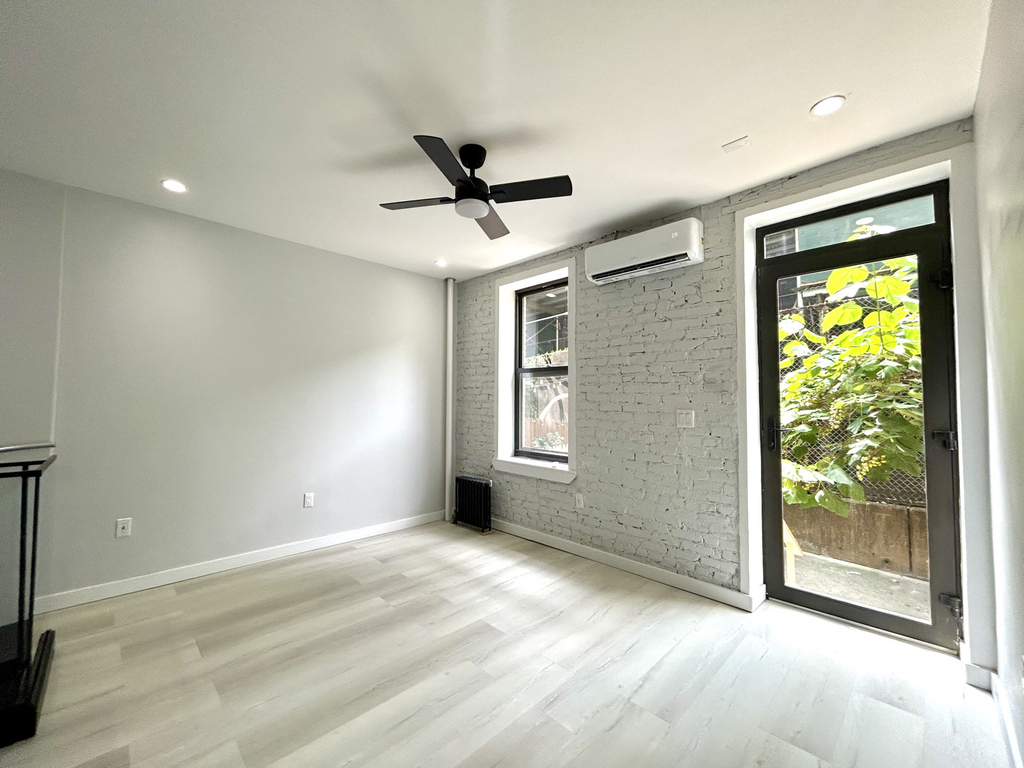Stanton Street - Photo 5