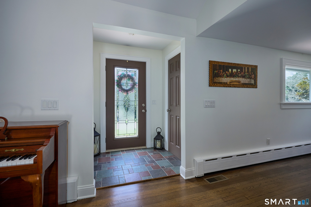1374 Huntington Turnpike - Photo 2