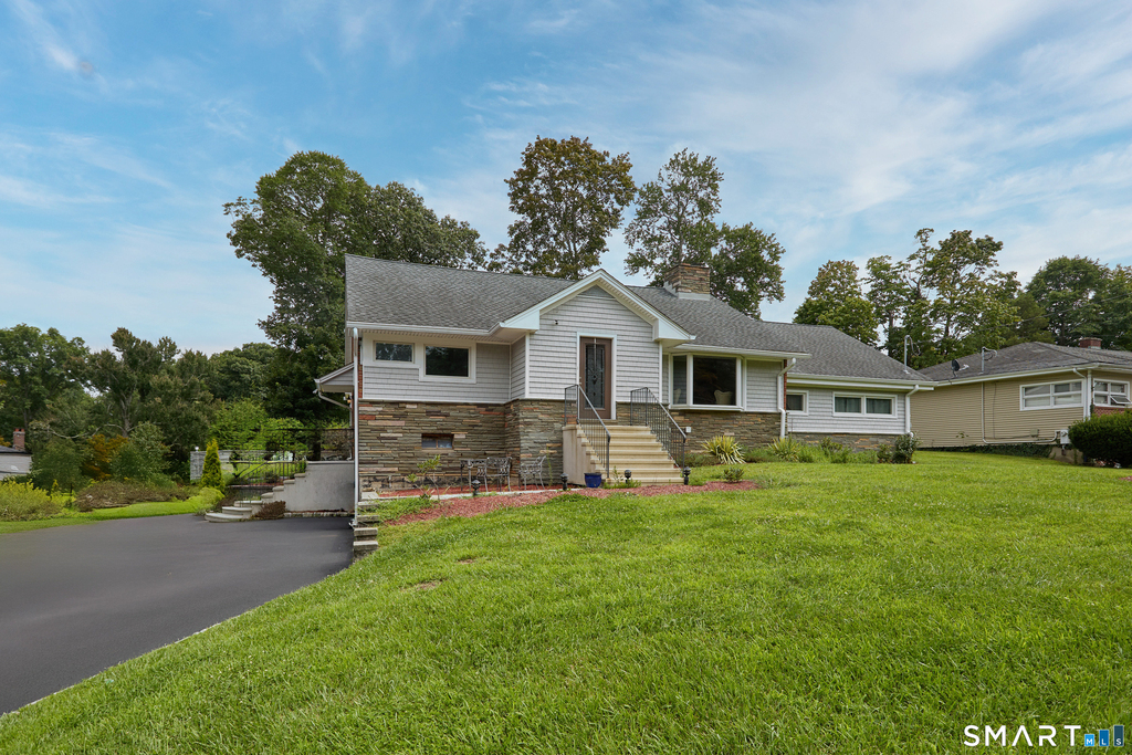 1374 Huntington Turnpike - Photo 1